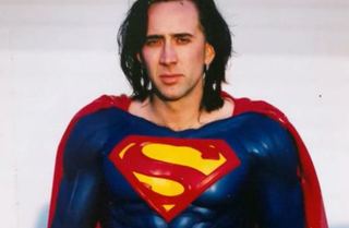 Illustration for article titled El día que un hombre con capa y calzoncillos rojos desapareció en la casa de Nicolas Cage